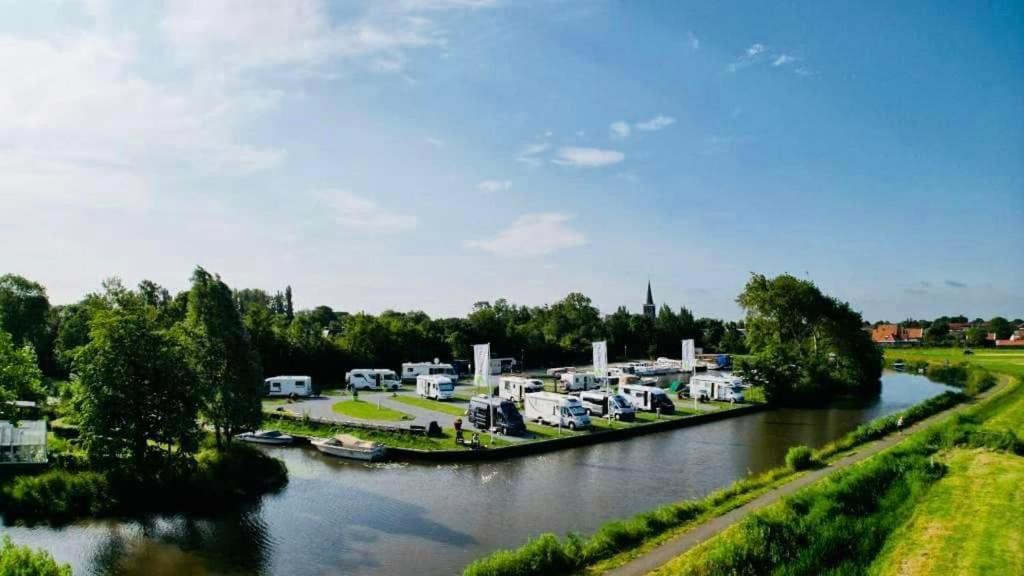 Вилла Tiny House Aan Het Water Op De Appelhof Wommels Экстерьер фото