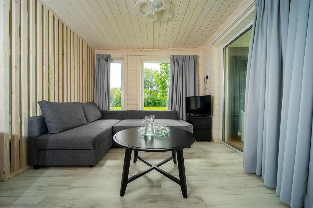 Вилла Tiny House Aan Het Water Op De Appelhof Wommels Экстерьер фото